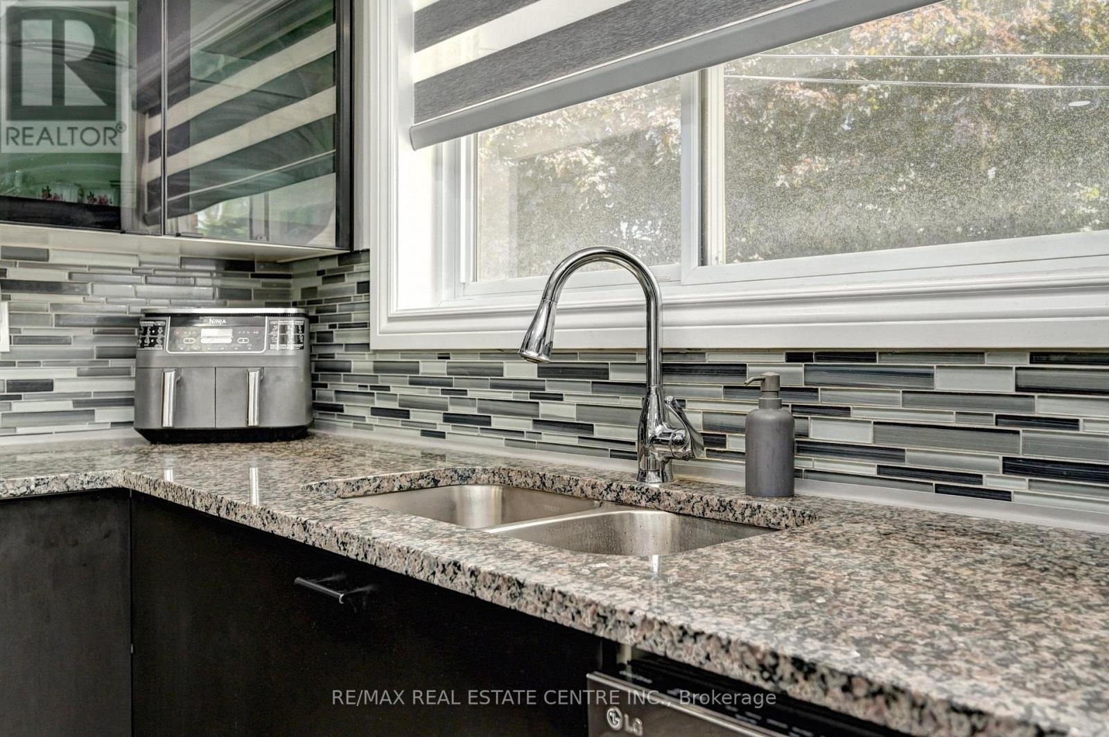 158 Plymouth Road, Kitchener, Ontario  N2G 3G5 - Photo 12 - X13497050