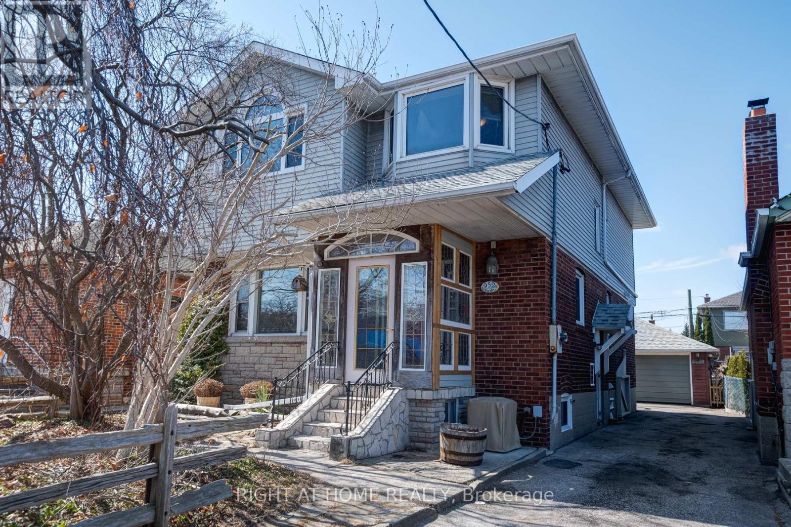 Main - 952 Coxwell Avenue, Toronto, Ontario  M4C 3G3 - Photo 9 - E13496736