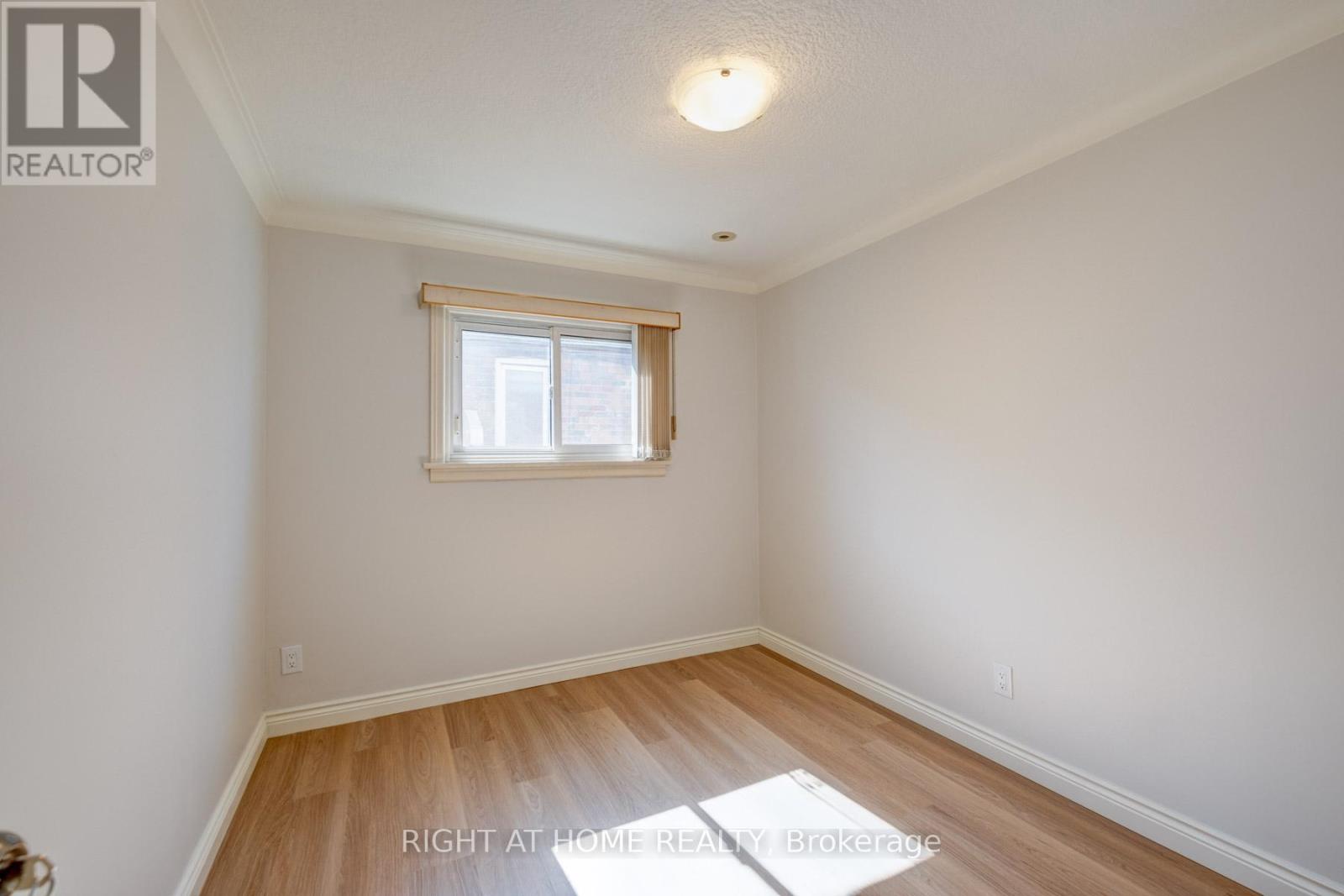 Main - 952 Coxwell Avenue, Toronto, Ontario  M4C 3G3 - Photo 4 - E13496736