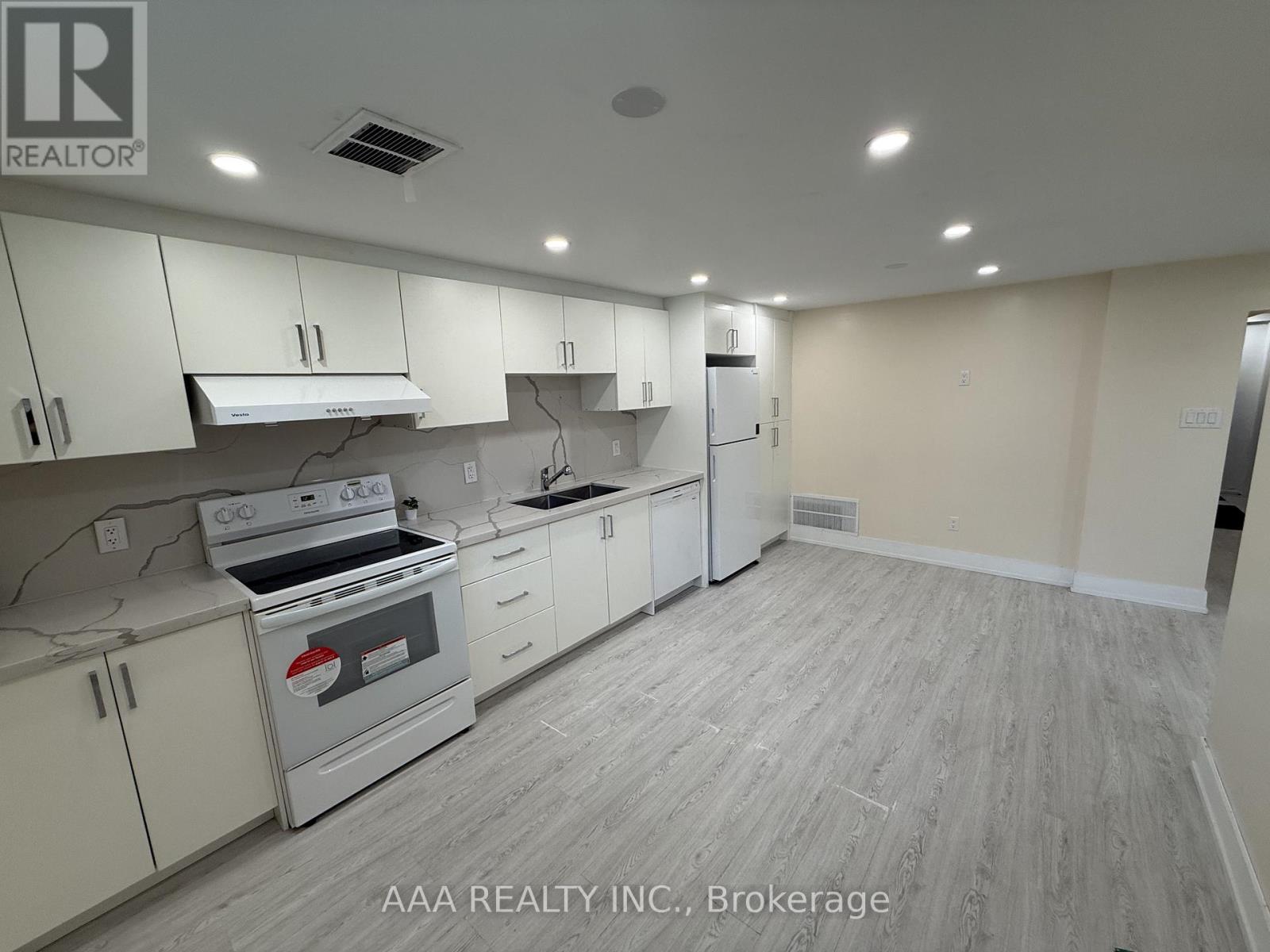 1 (Lower Level) - 27 Kingsview Boulevard, Toronto, Ontario  M9R 1T5 - Photo 12 - W13483596