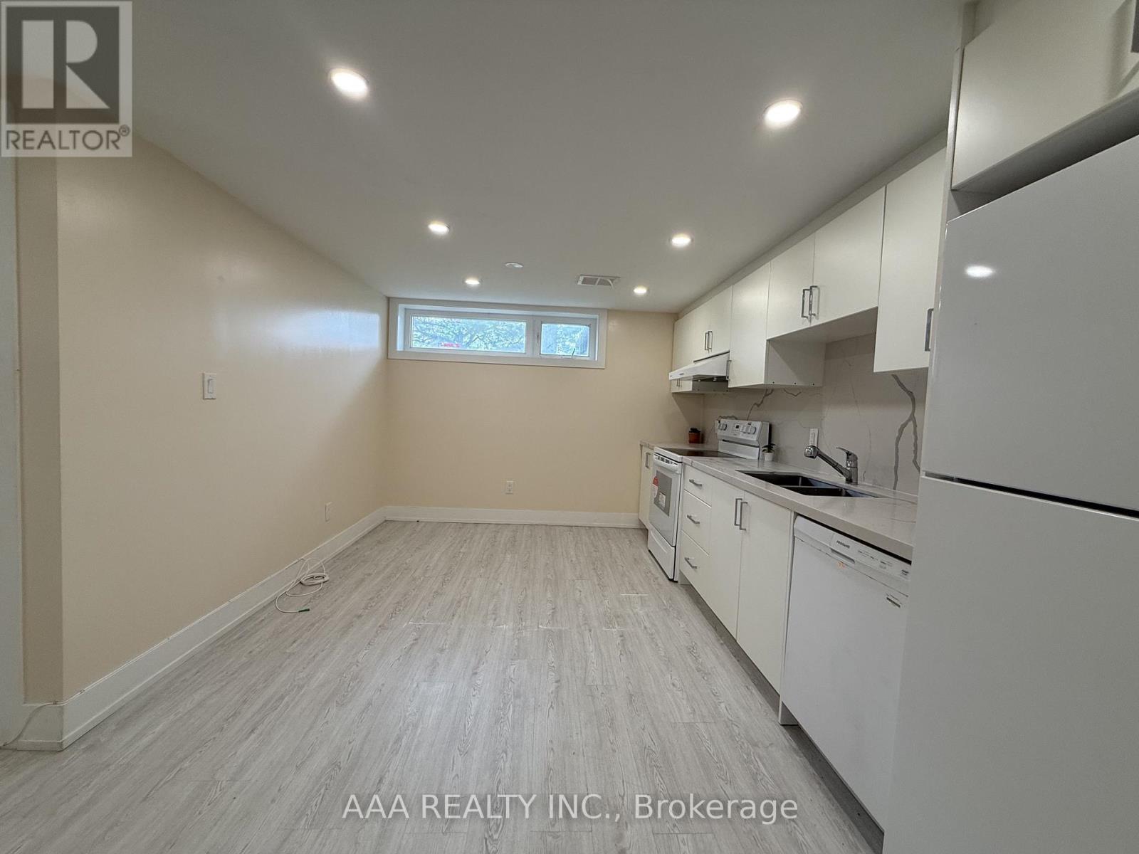 1 (Lower Level) - 27 Kingsview Boulevard, Toronto, Ontario  M9R 1T5 - Photo 8 - W13483596