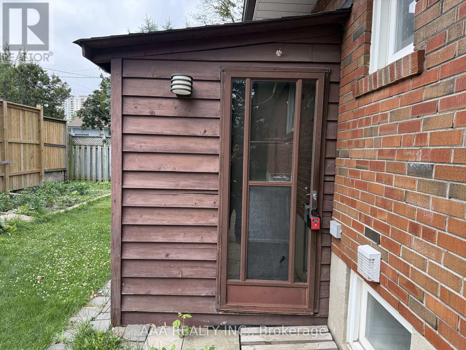 1 (Lower Level) - 27 Kingsview Boulevard, Toronto, Ontario  M9R 1T5 - Photo 2 - W13483596
