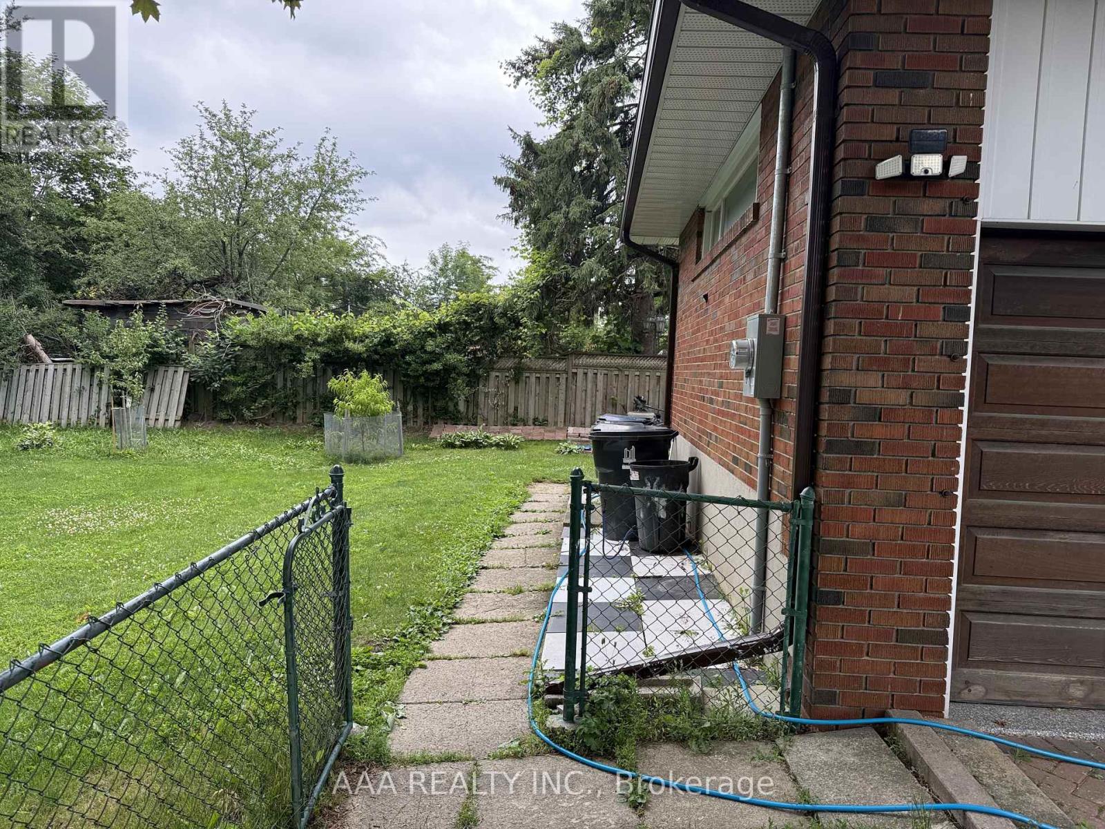 1 (Lower Level) - 27 Kingsview Boulevard, Toronto, Ontario  M9R 1T5 - Photo 3 - W13483596