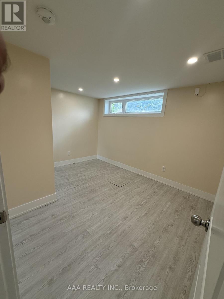 1 (Lower Level) - 27 Kingsview Boulevard, Toronto, Ontario  M9R 1T5 - Photo 9 - W13483596