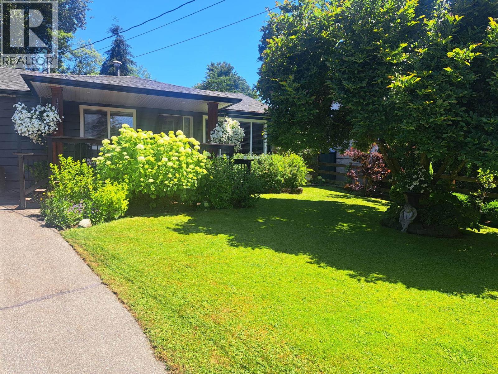 12082 261 Street, Maple Ridge, British Columbia  V2W 2A6 - Photo 2 - R3111161