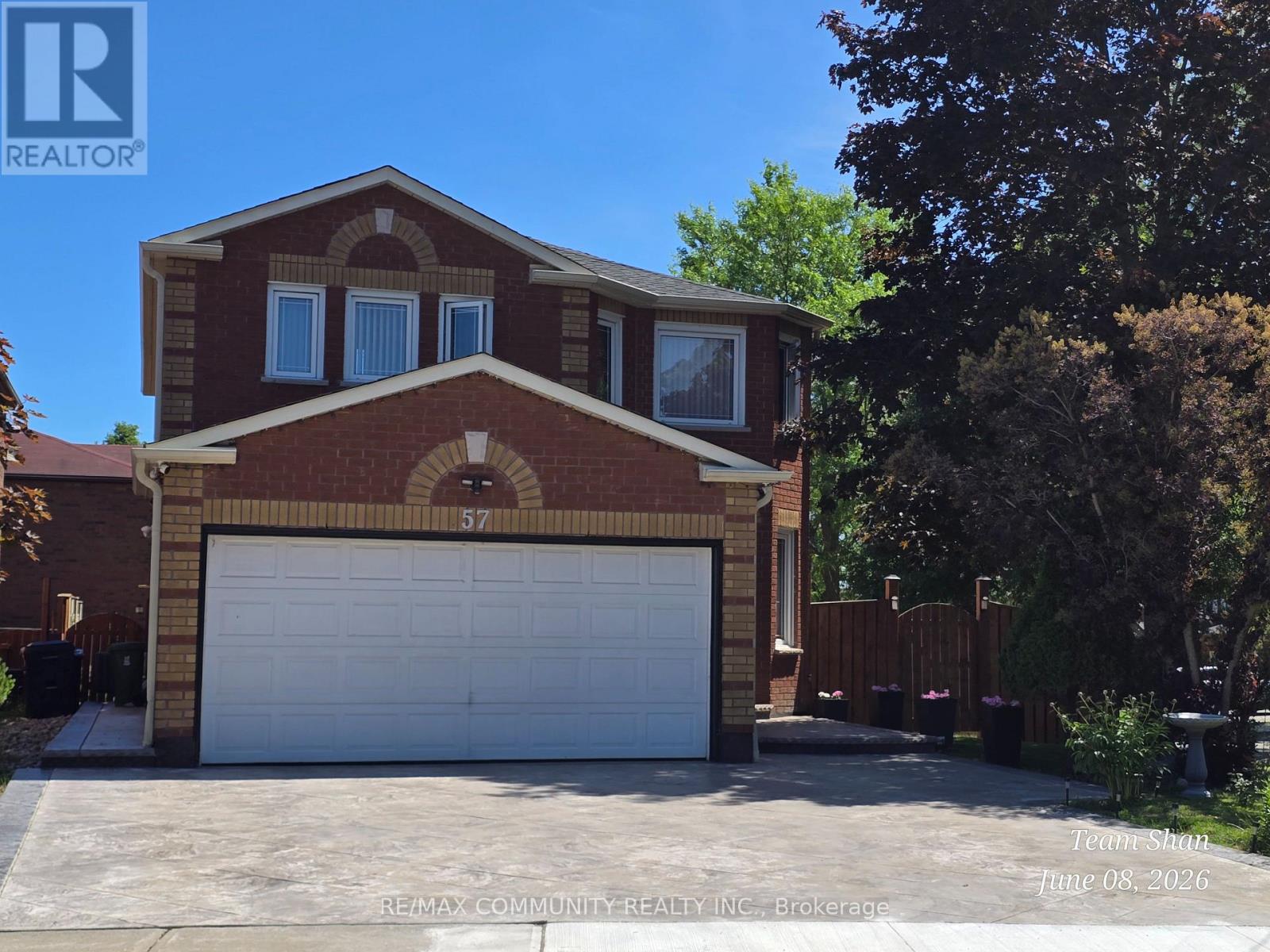 57 VALLEY CENTRE DRIVE, Toronto, Ontario