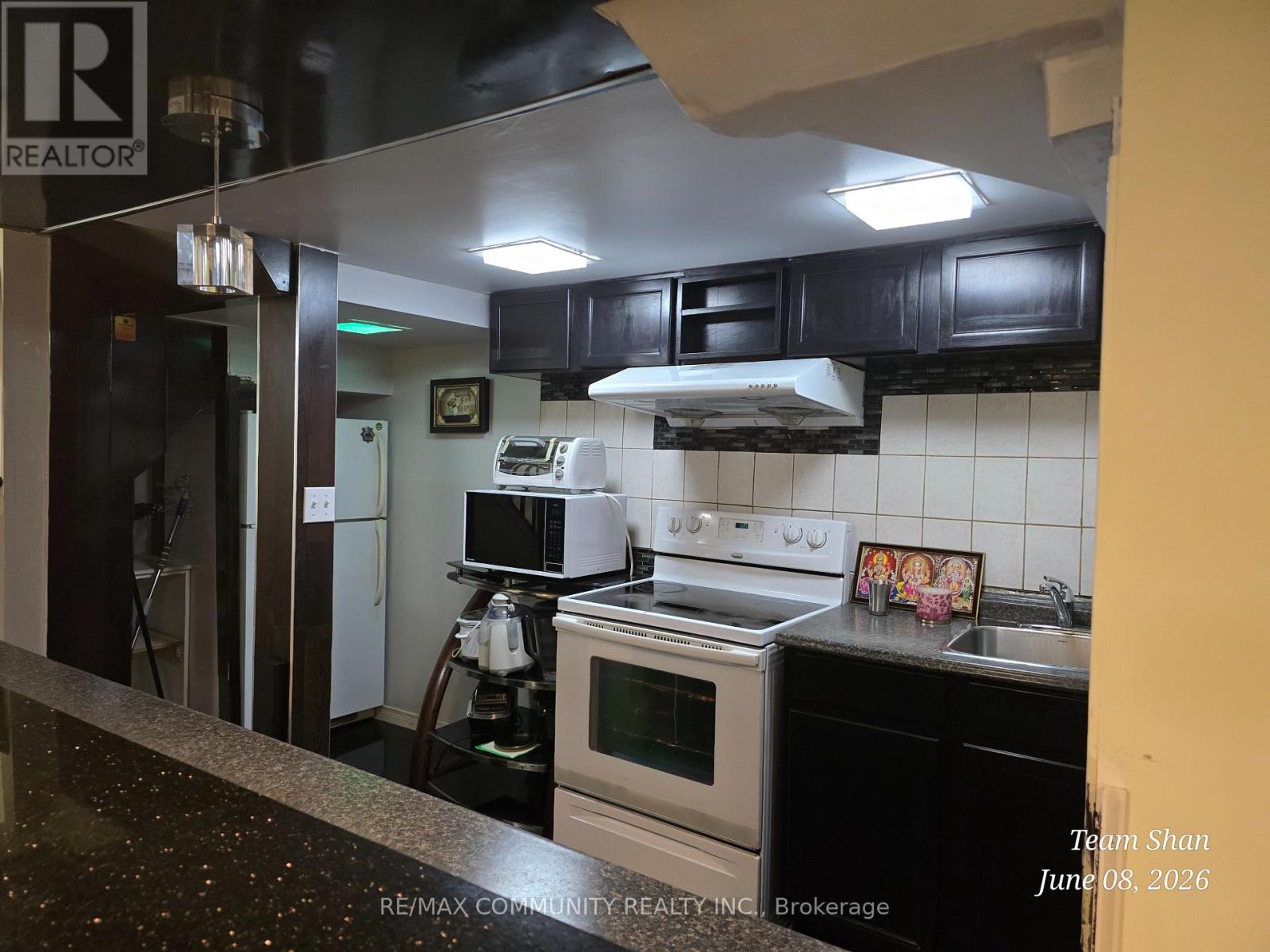 57 Valley Centre Drive, Toronto, Ontario  M1X 1H2 - Photo 3 - E13497184