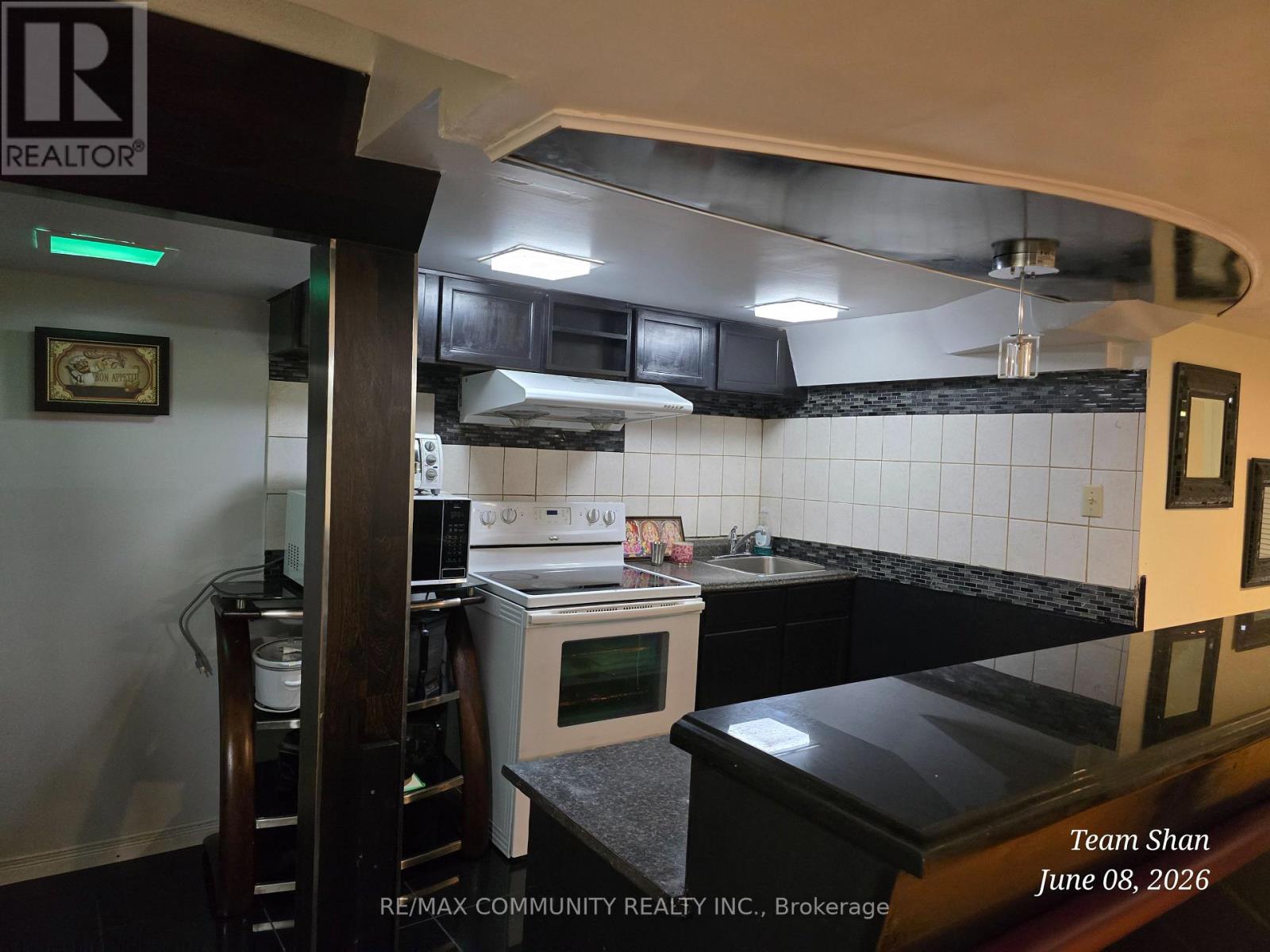 57 Valley Centre Drive, Toronto, Ontario  M1X 1H2 - Photo 4 - E13497184