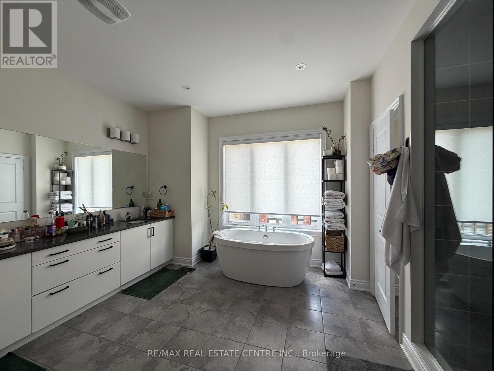 1192 Stag Hollow, Oakville, Ontario  L6M 5M4 - Photo 22 - W13497280