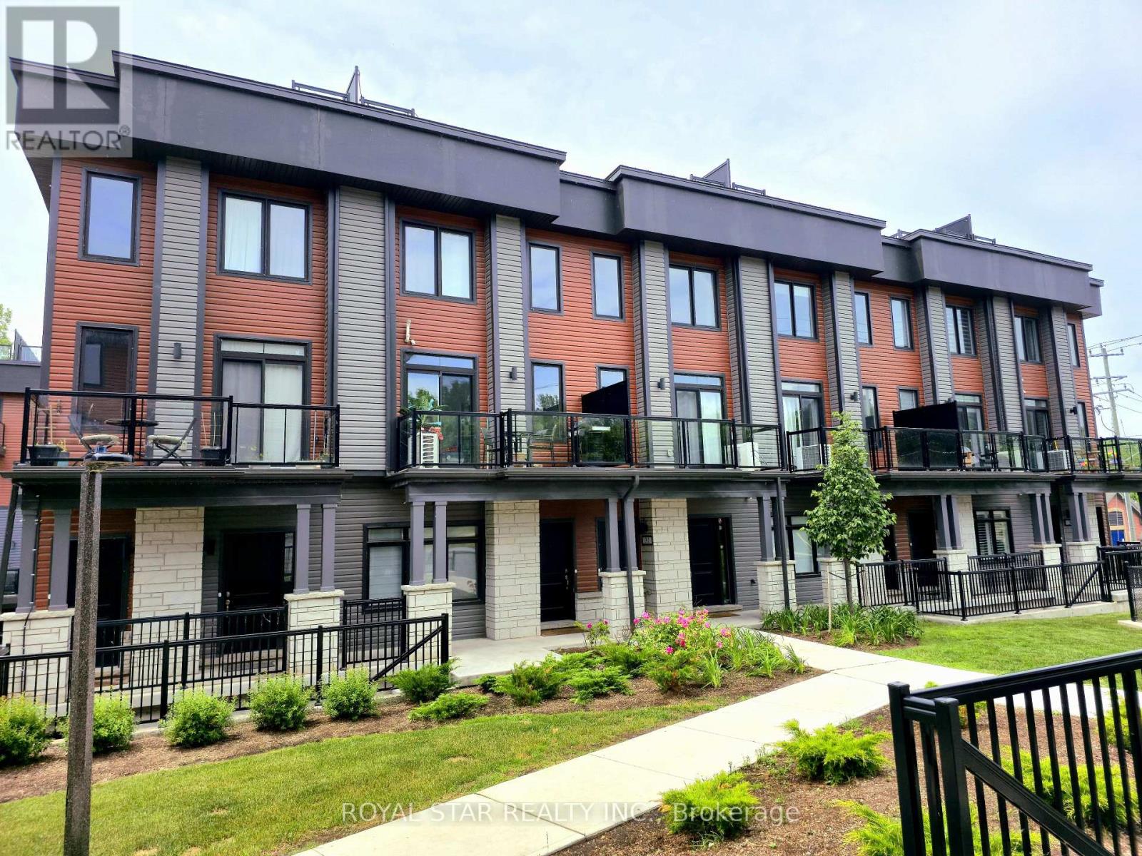 33 - 2 WILLOW STREET, Brant, Ontario