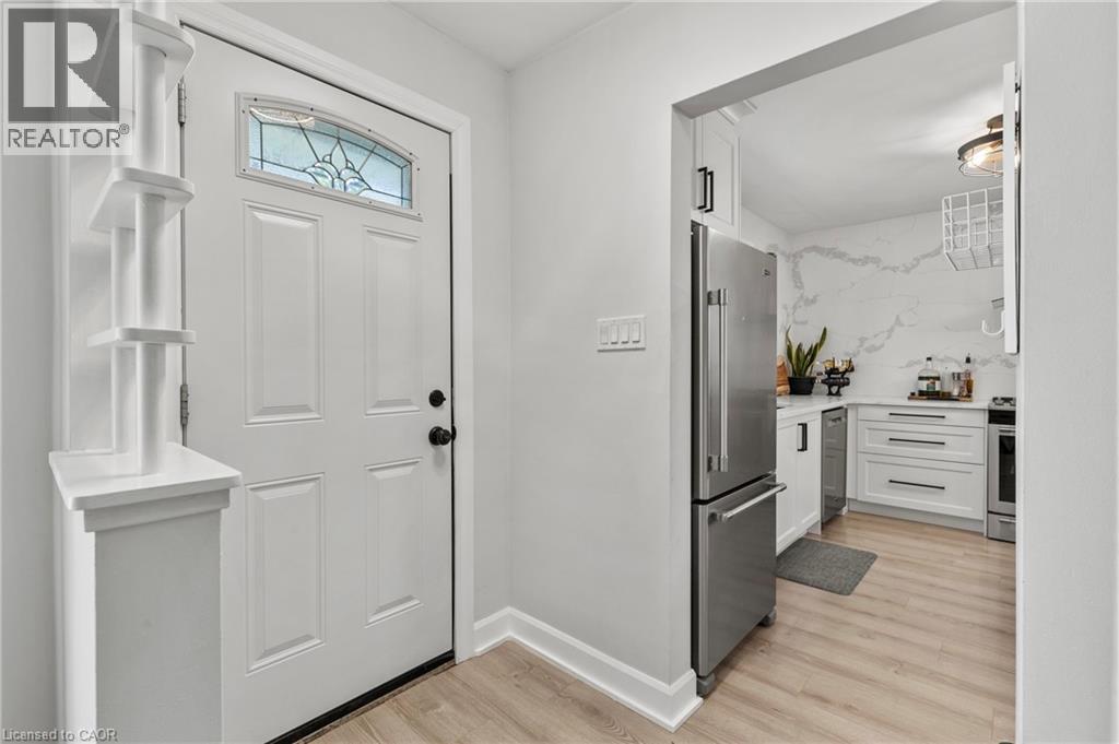 27 Bobolink Road, Hamilton, Ontario  L9A 2P3 - Photo 9 - 40842584