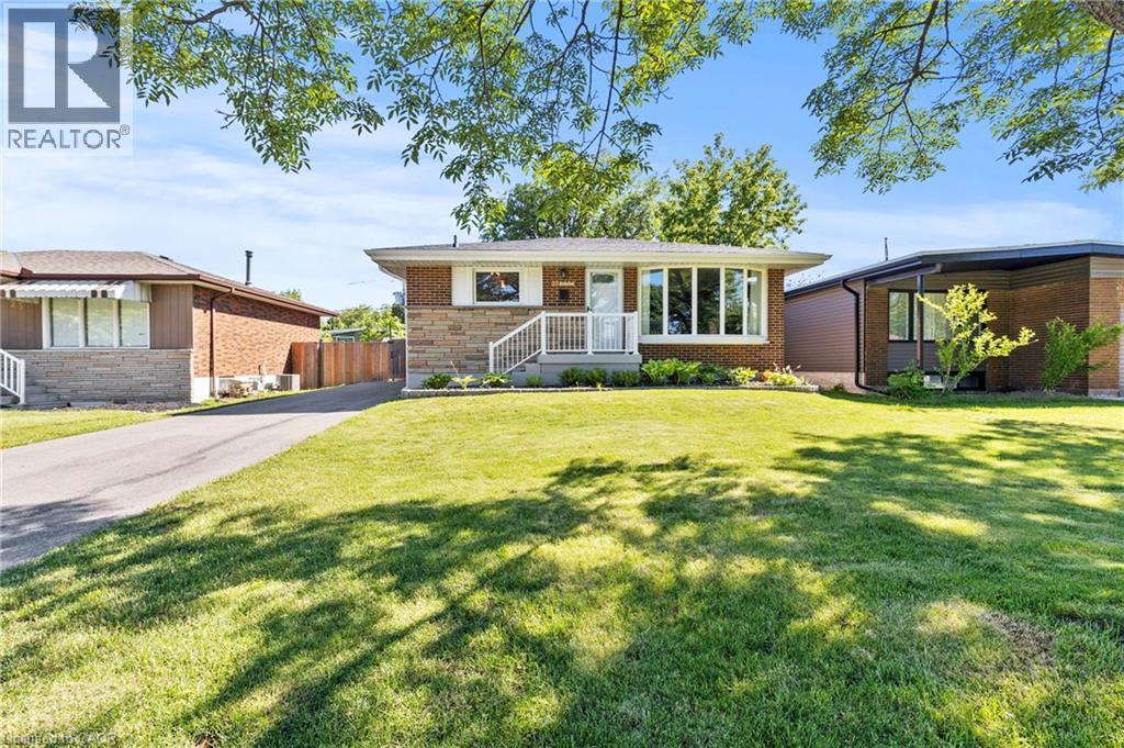 27 Bobolink Road, Hamilton, Ontario  L9A 2P3 - Photo 3 - 40842584