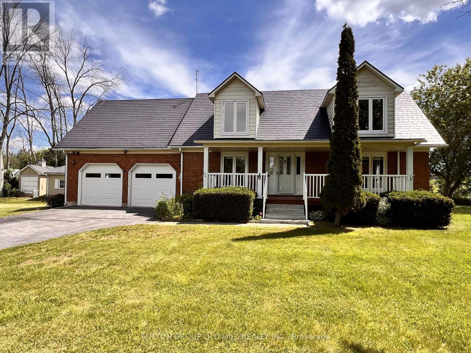 <div class="slider-price">$624,999</div><p>706 River Road, Belleville, Ontario</p>