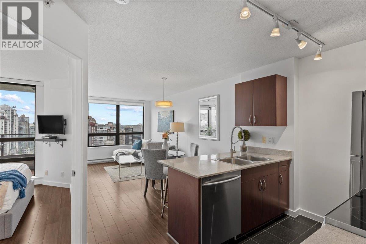 2123 938 SMITHE STREET, Vancouver, British Columbia