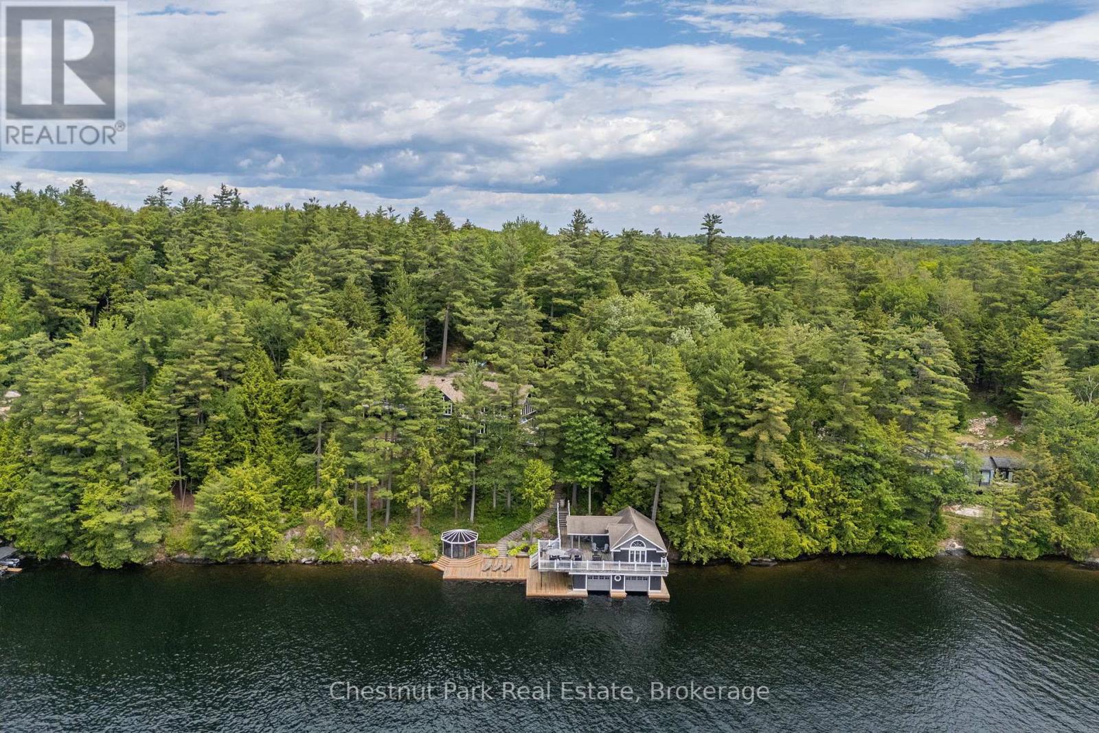 1077 HAMILLS POINT ROAD, Muskoka Lakes, Ontario