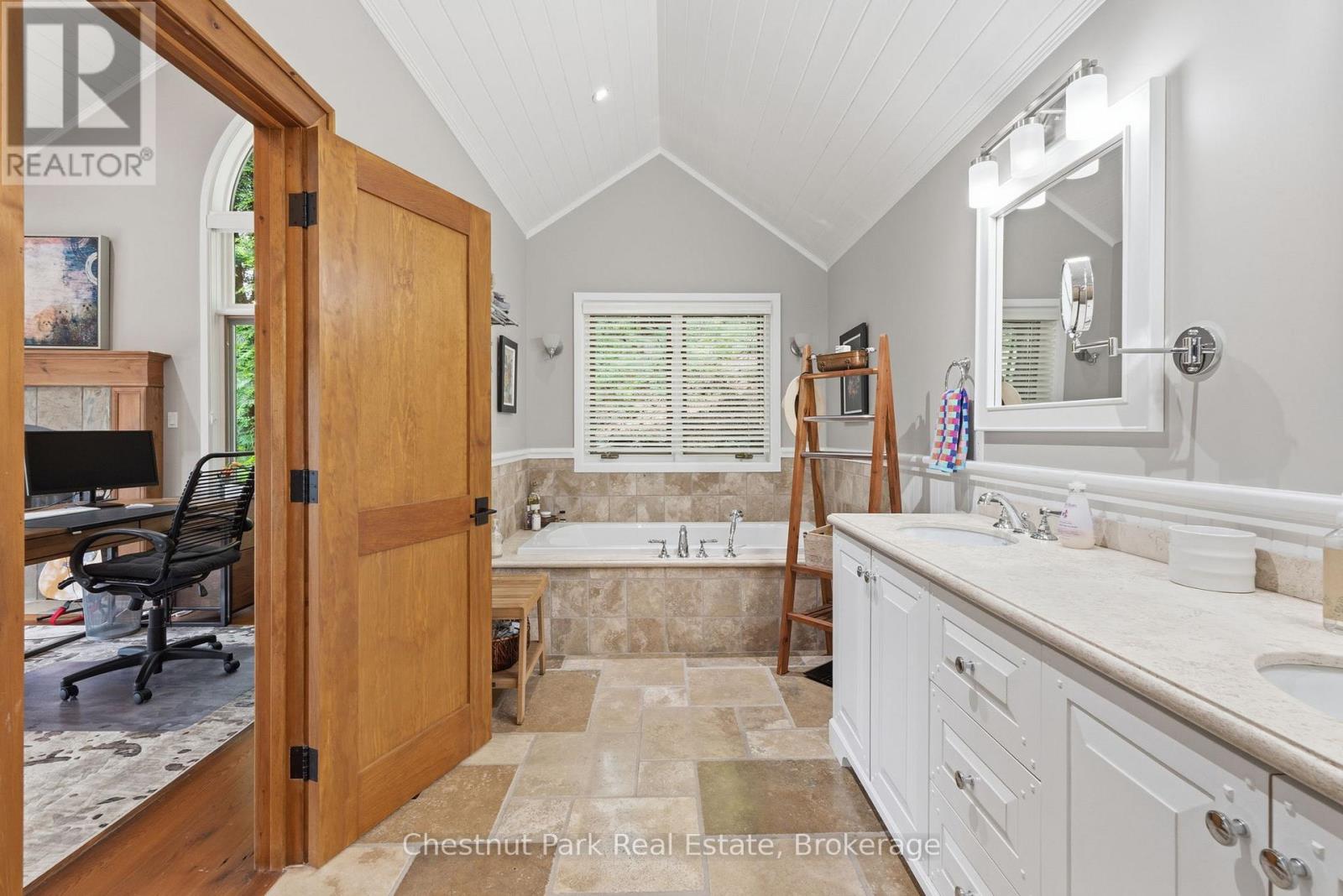 1077 Hamills Point Road, Muskoka Lakes, Ontario  P0B 1J0 - Photo 15 - X13497476