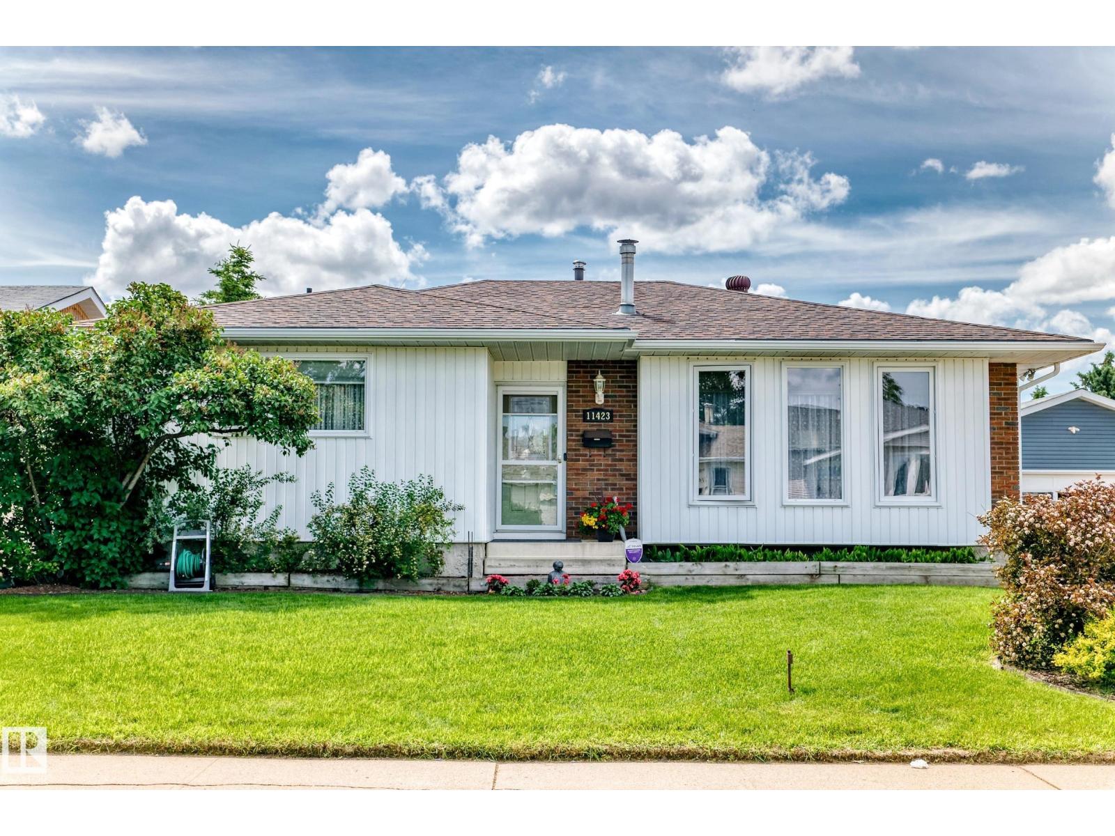 11423 161 AV NW, Edmonton