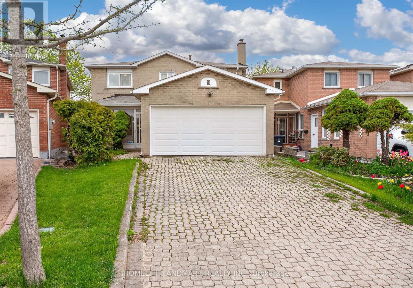 <div class="slider-price">$1,188,000</div><p>9 Montague Place, Toronto, Ontario</p>