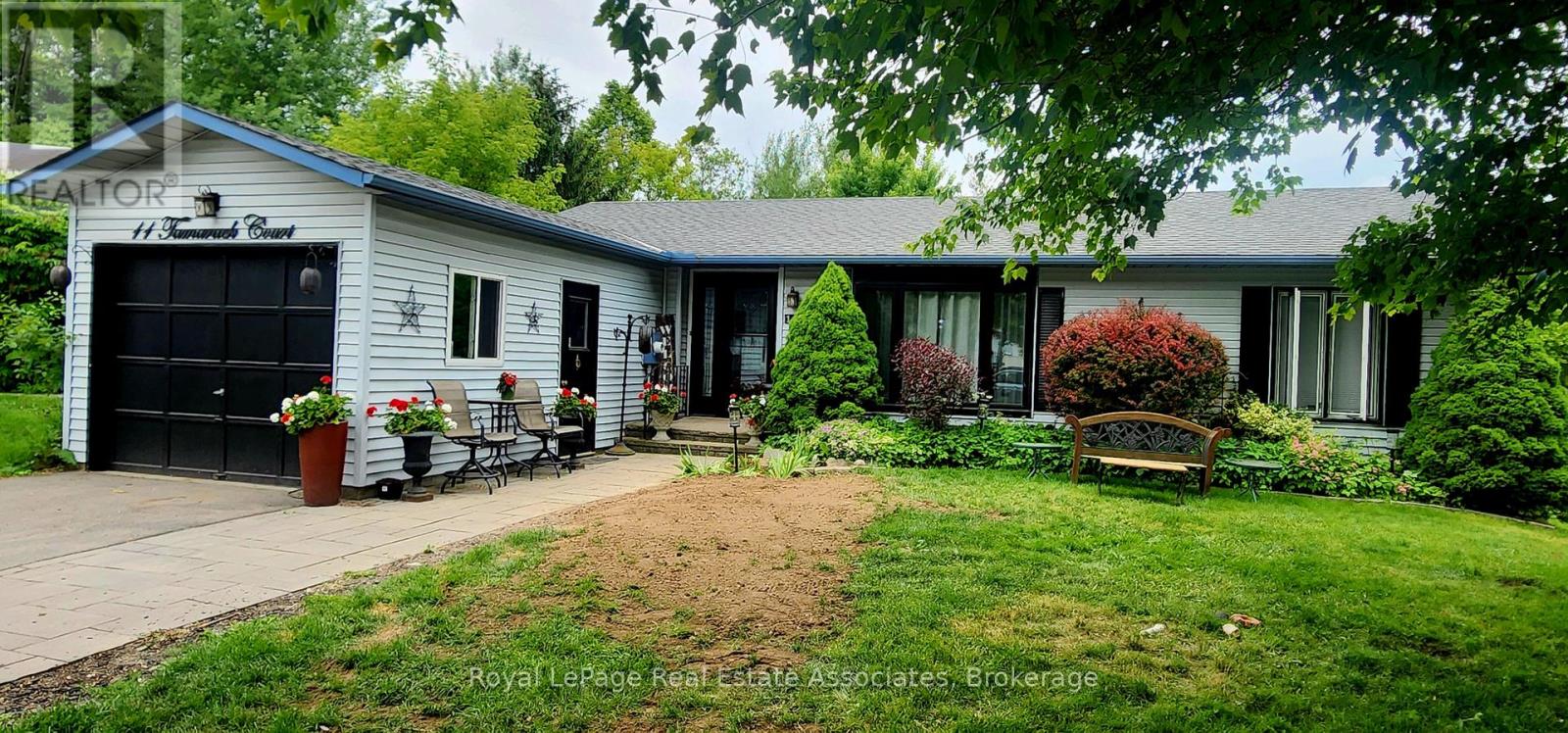 11 Tamarack Court, New Tecumseth, Ontario  L0G 1W0 - Photo 2 - N13485690