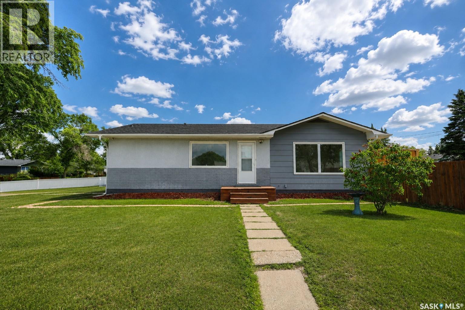 2410 Steuart AVENUE, Prince Albert, Saskatchewan