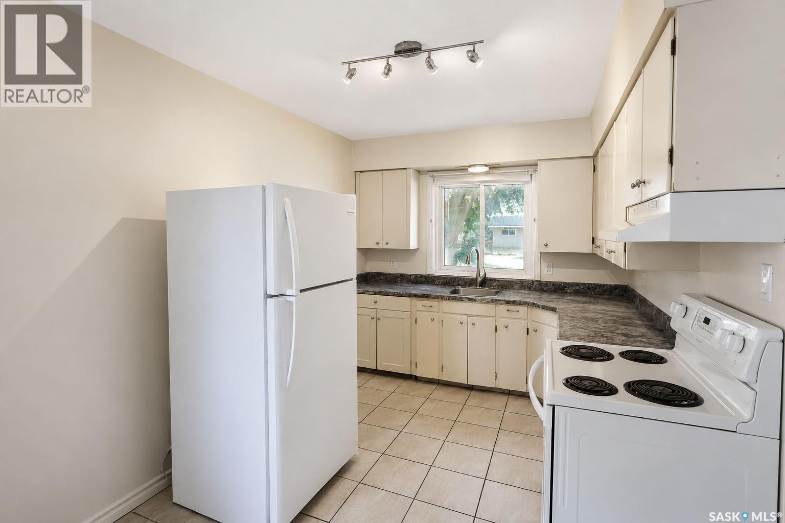 2410 Steuart Avenue, Prince Albert, Saskatchewan  S6V 2V2 - Photo 12 - SK040811