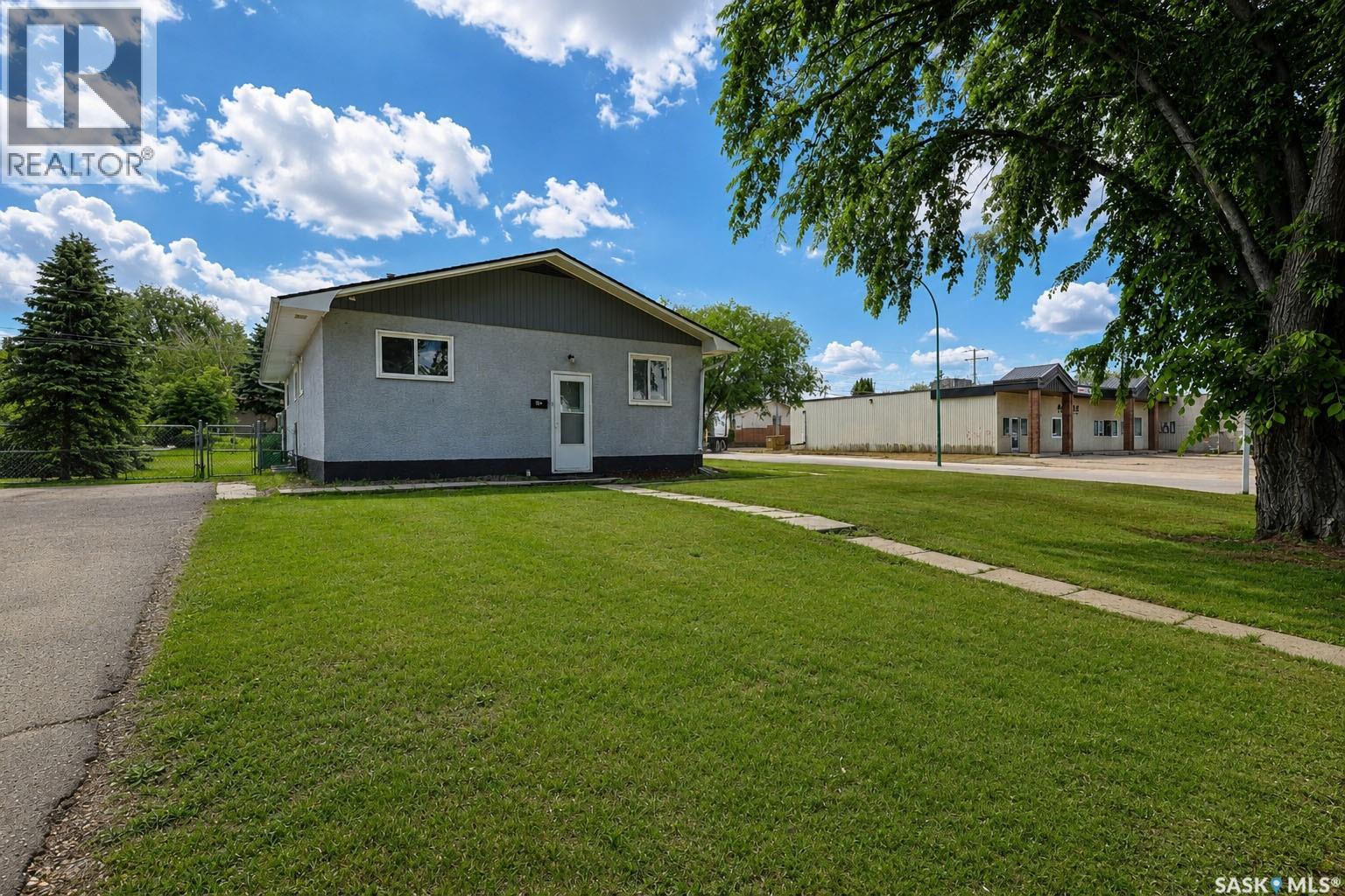 2410 Steuart Avenue, Prince Albert, Saskatchewan  S6V 2V2 - Photo 3 - SK040811