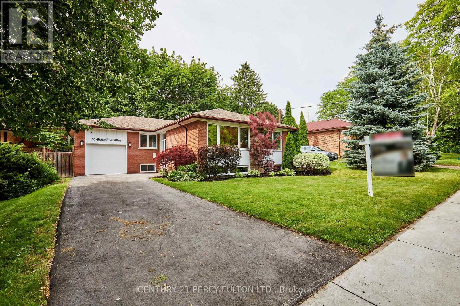 <div class="slider-price">$1,350,000</div><p>56 Broadlands Boulevard, Toronto, Ontario</p>