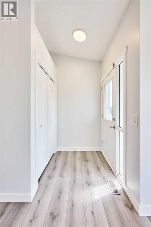20 Erin Ridge Court Se, Calgary, Alberta  T2B 3B2 - Photo 5 - A2324315