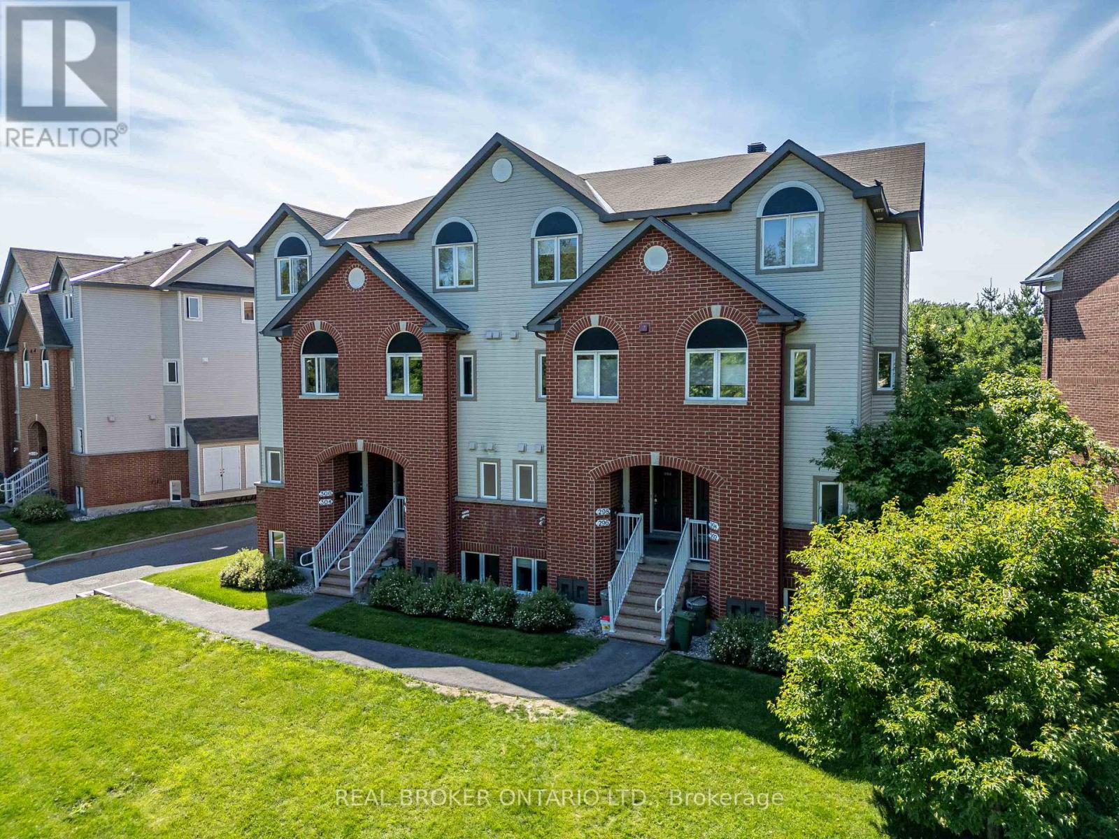 292 LONDON TERRACE, Ottawa, Ontario