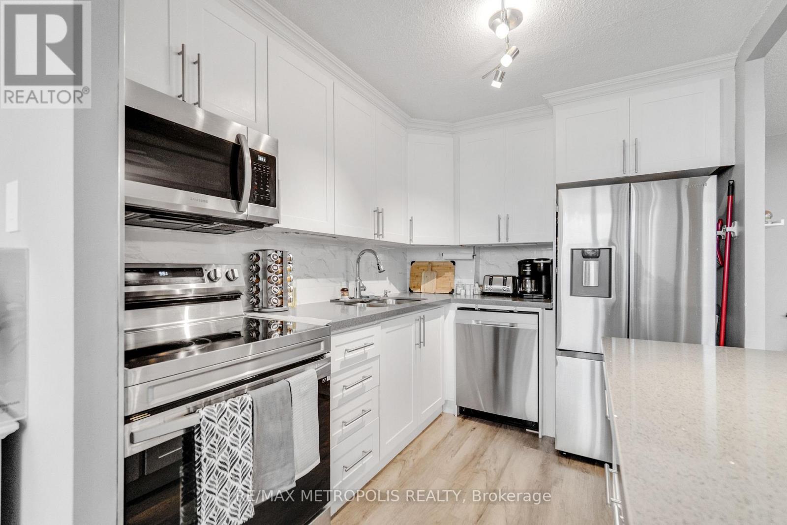 1903 - 530 Lolita Gardens, Mississauga, Ontario  L5A 3T2 - Photo 17 - W13495096