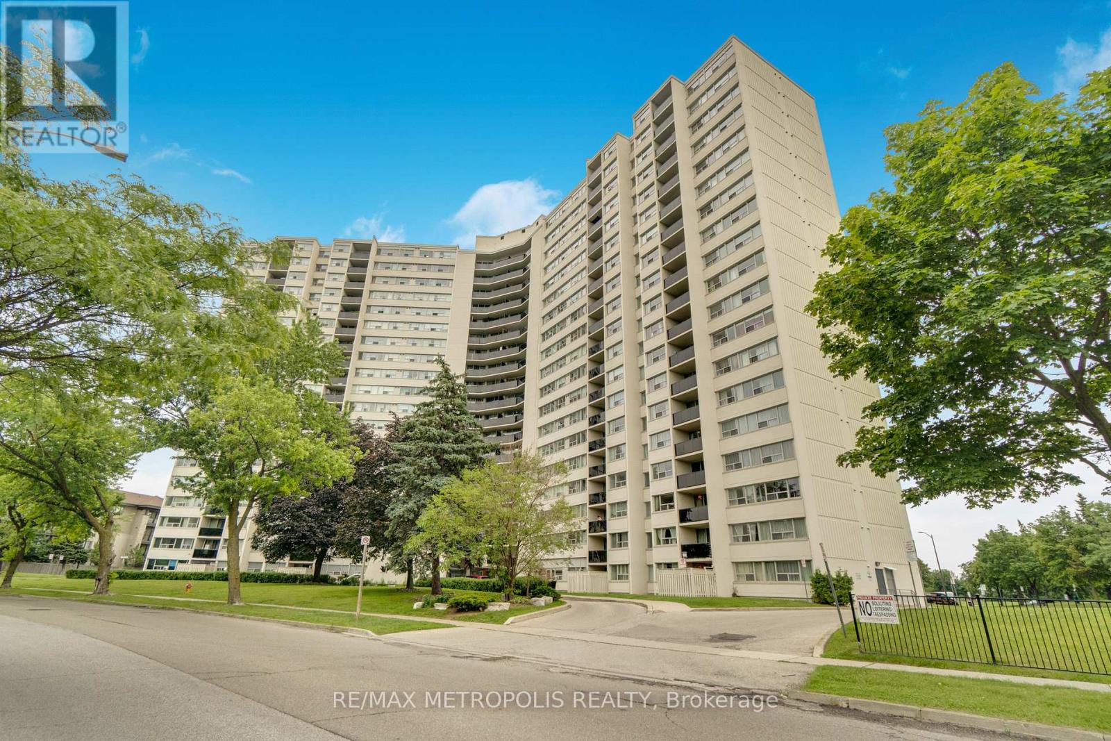 1903 - 530 Lolita Gardens, Mississauga, Ontario  L5A 3T2 - Photo 4 - W13495096