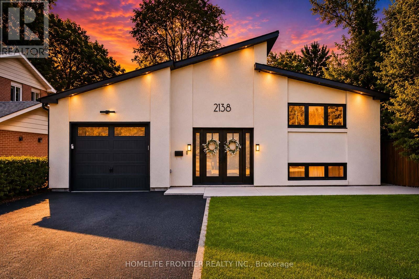 2138 TRUSCOTT DRIVE, Mississauga, Ontario