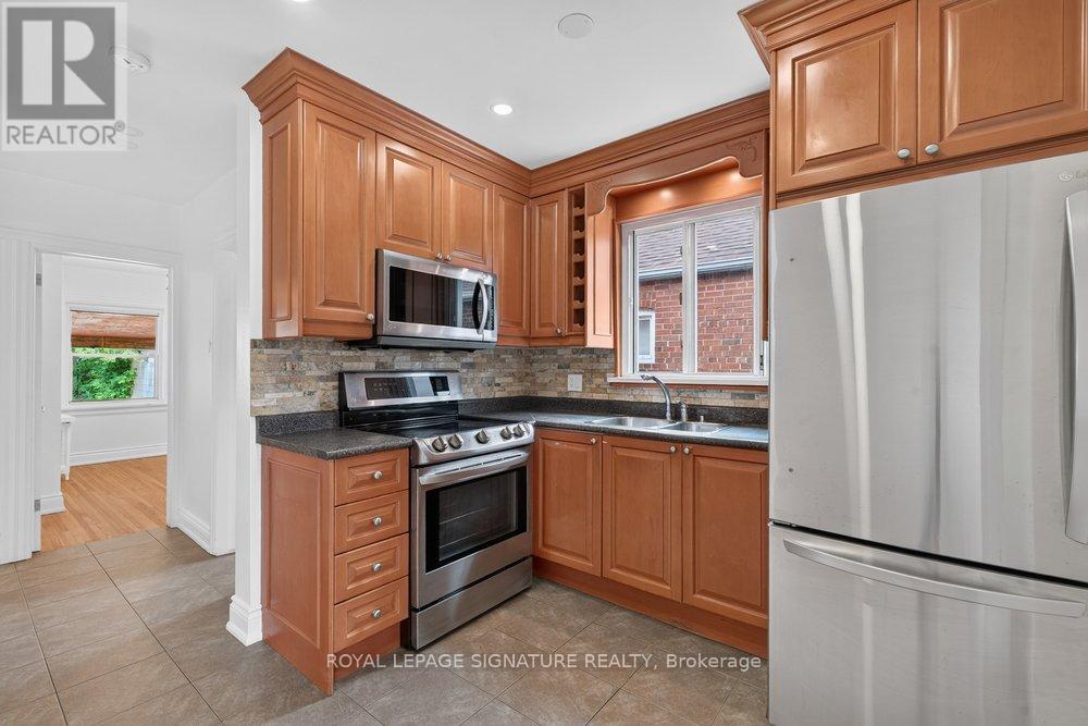 Main - 57 Miranda Avenue, Toronto, Ontario  M6E 4G3 - Photo 11 - W13497738