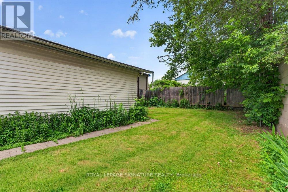 Main - 57 Miranda Avenue, Toronto, Ontario  M6E 4G3 - Photo 23 - W13497738