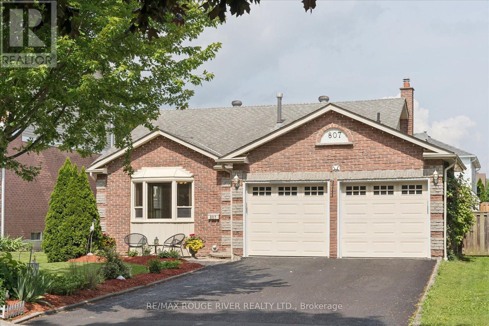 807 RED MAPLE COURT, Whitby, Ontario