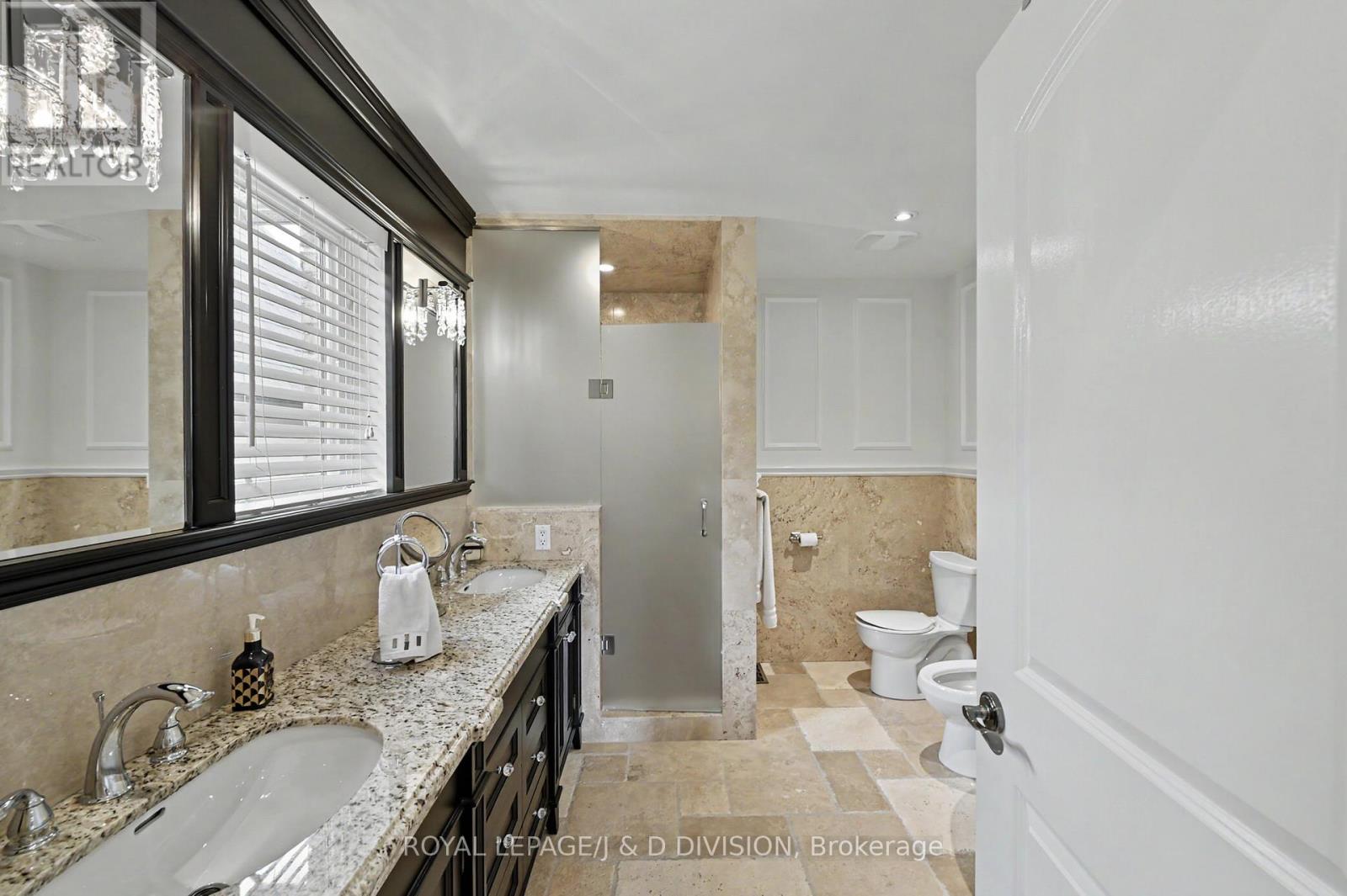17 Agar Crescent, Toronto, Ontario  M9B 5A4 - Photo 33 - W13492000