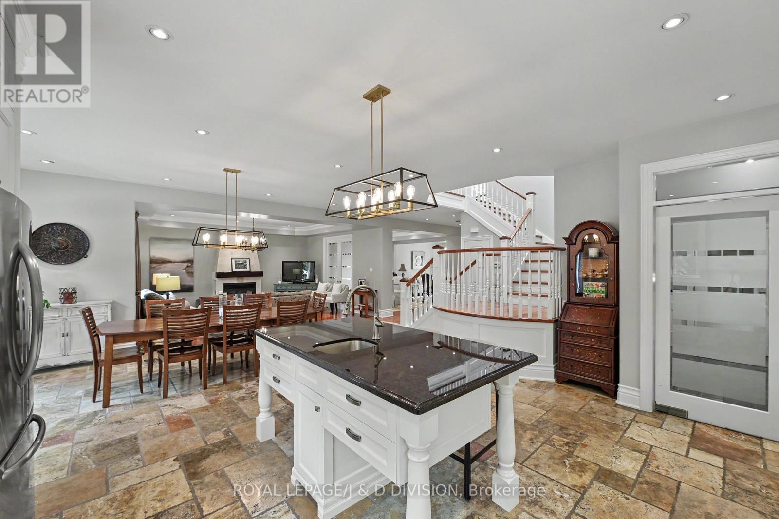 17 Agar Crescent, Toronto, Ontario  M9B 5A4 - Photo 10 - W13492000