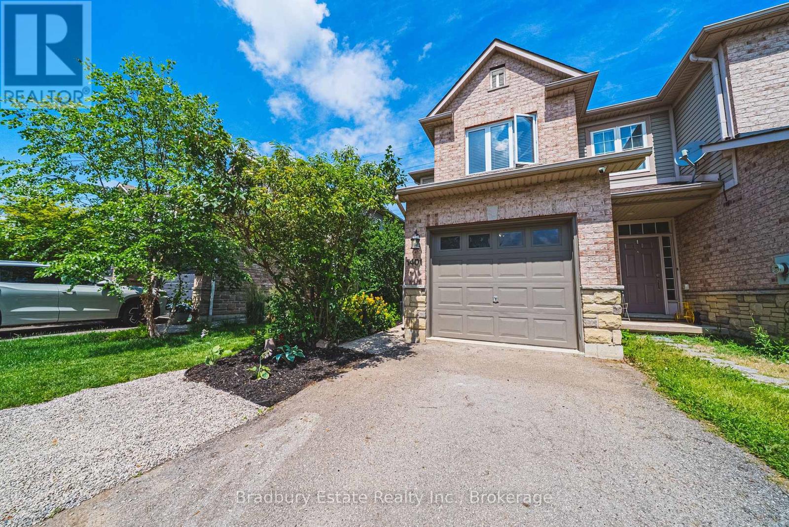 1401 Treeland Street, Burlington, Ontario  L7R 4S1 - Photo 2 - W13497816
