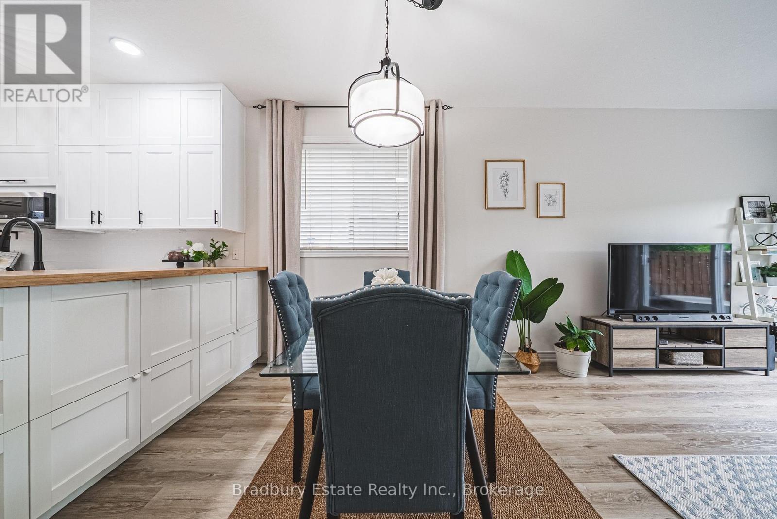 1401 Treeland Street, Burlington, Ontario  L7R 4S1 - Photo 9 - W13497816