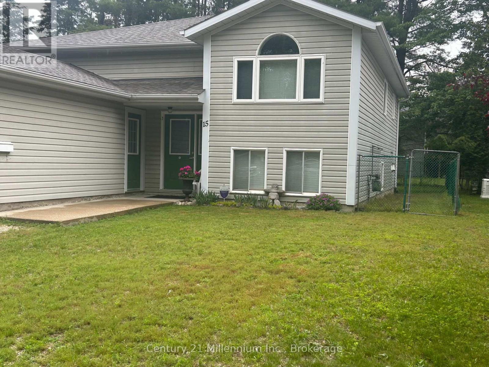 15 Savarin Street, Wasaga Beach, Ontario  L9Z 2N8 - Photo 3 - S13497844