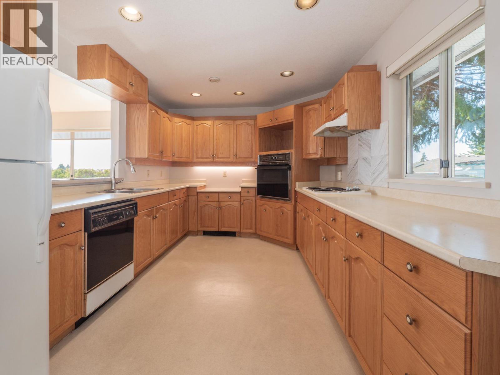 5160 Ridgeview Drive, Sechelt, British Columbia  V7Z 0B8 - Photo 9 - R3140110