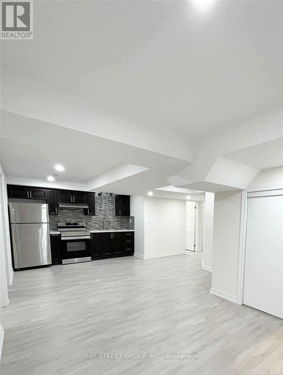 27 Brownsberger Road, Whitchurch-Stouffville (Stouffville), Ontario  L4A 4P6 - Photo 4 - N13497856