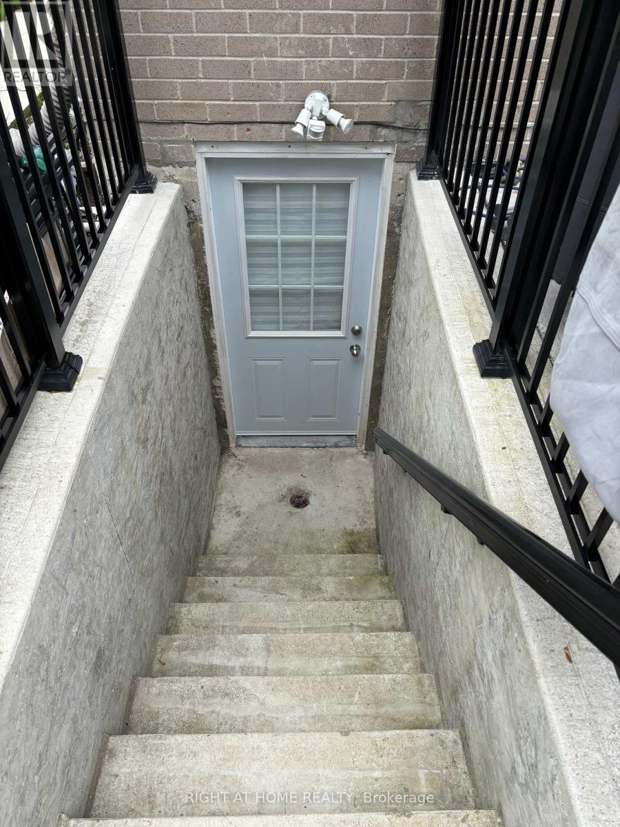 BASEMENT - 17 HOLLIS COURT, Brampton, Ontario