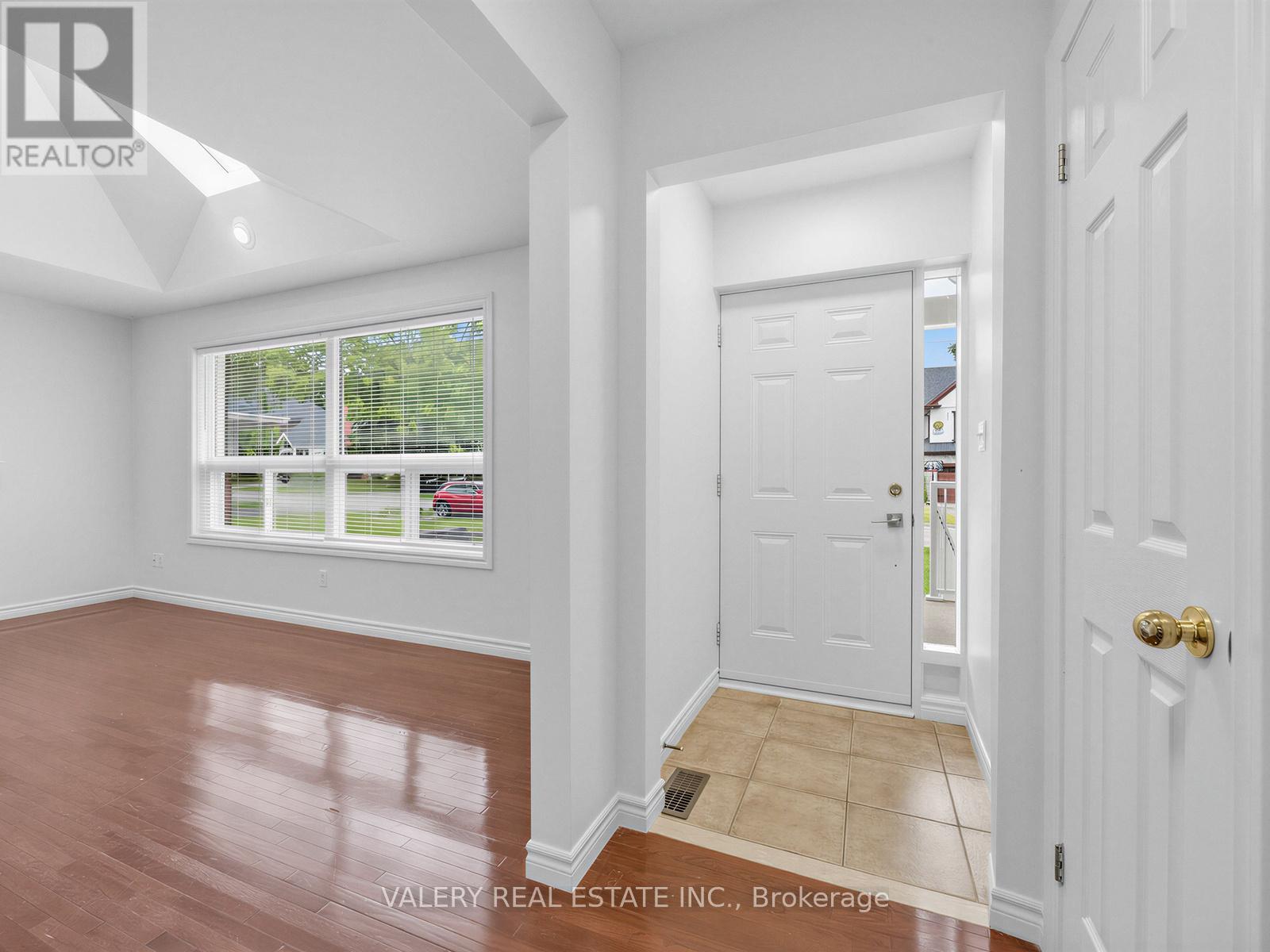 Main - 1366 Applewood Road, Mississauga, Ontario  L5E 2M1 - Photo 2 - W13497854