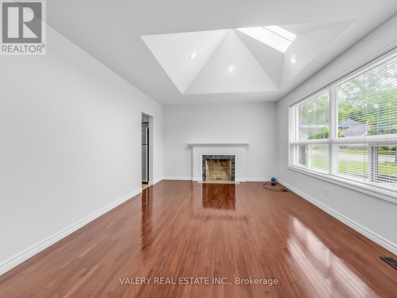 Main - 1366 Applewood Road, Mississauga, Ontario  L5E 2M1 - Photo 3 - W13497854