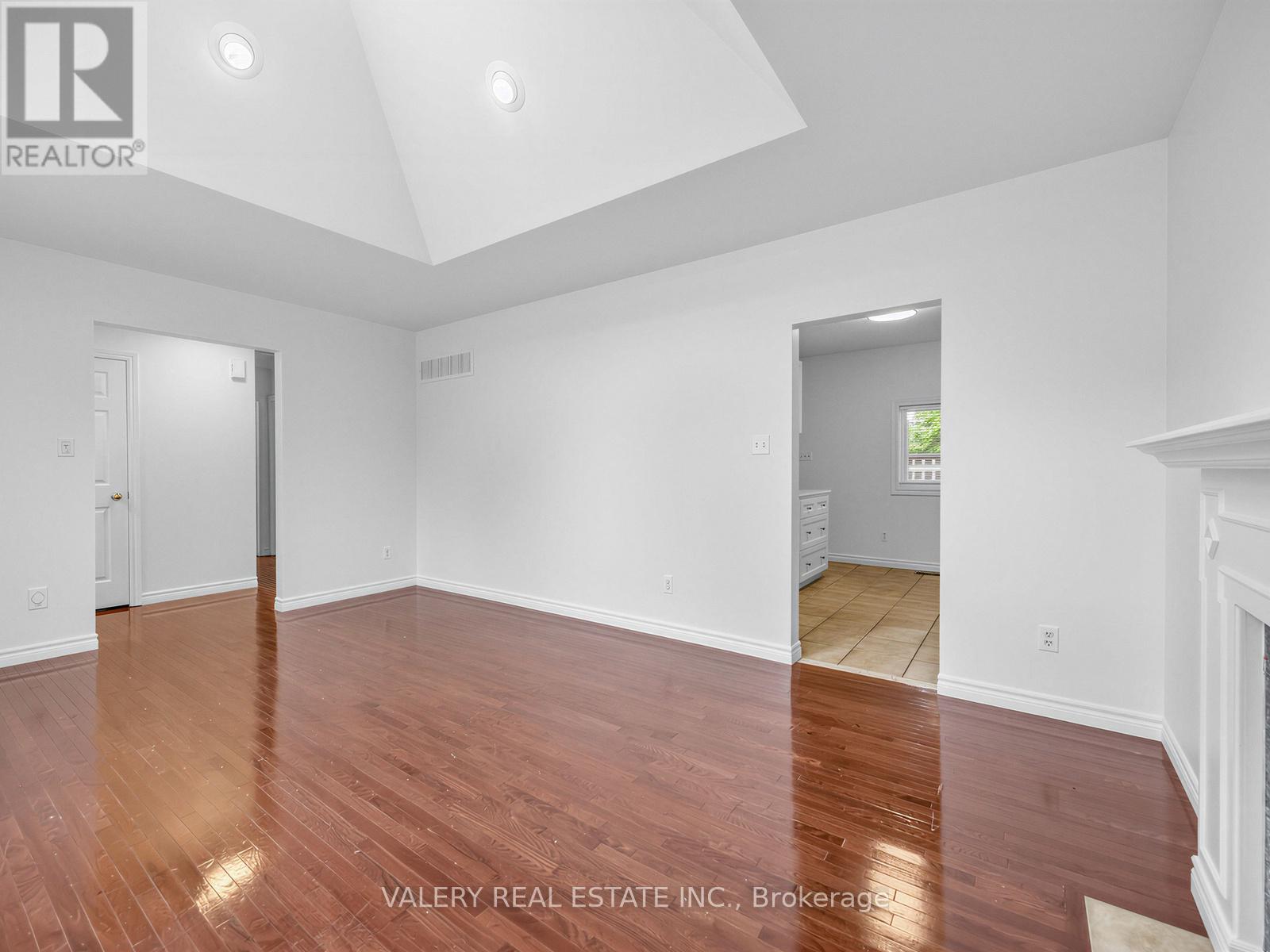 Main - 1366 Applewood Road, Mississauga, Ontario  L5E 2M1 - Photo 5 - W13497854