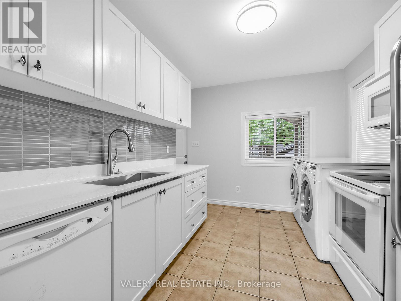 Main - 1366 Applewood Road, Mississauga, Ontario  L5E 2M1 - Photo 6 - W13497854