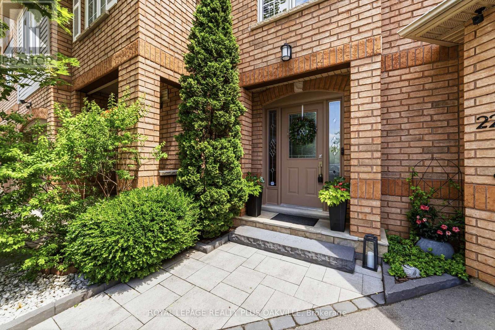 22 - 1489 Heritage Way, Oakville, Ontario  L6M 4M6 - Photo 2 - W13497866