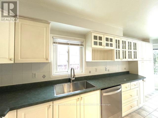5323 Flatford Road, Mississauga, Ontario  L5V 1P3 - Photo 10 - W13497868