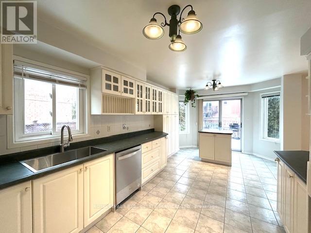 5323 Flatford Road, Mississauga, Ontario  L5V 1P3 - Photo 7 - W13497868
